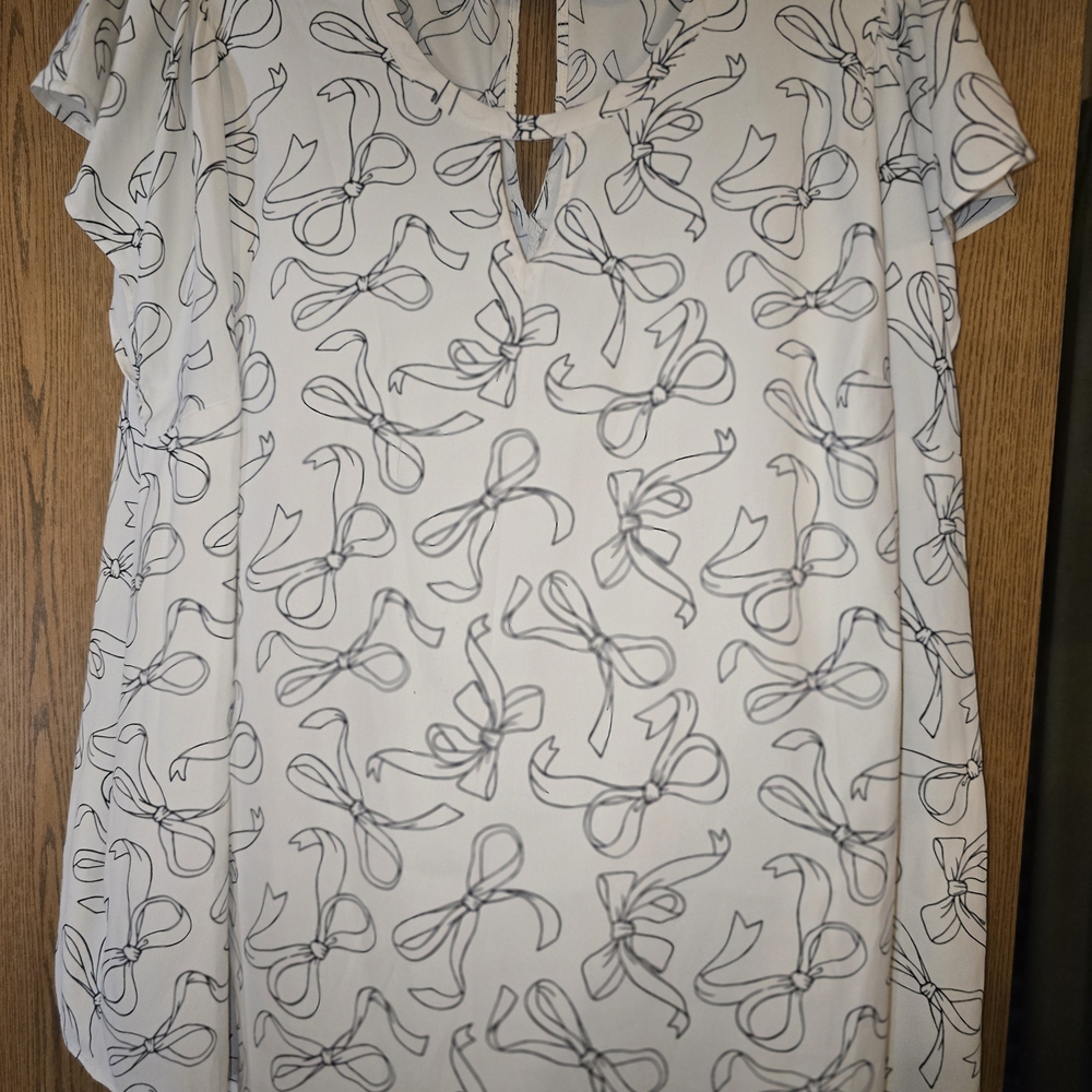 Torrid White and Black Bow Print Blouse